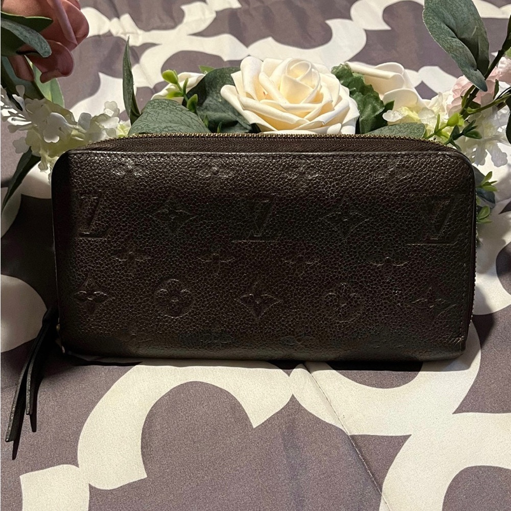Louis Vuitton Zippy Wallet